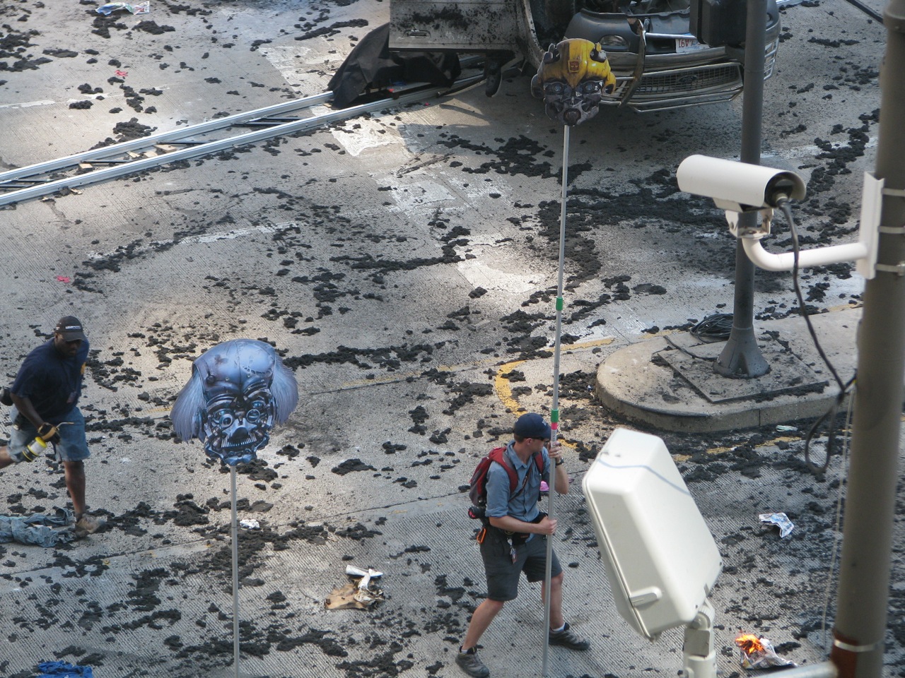 Transformers-3-Chicago-Filming-New-Character-02_1279499084_1280505875.jpg