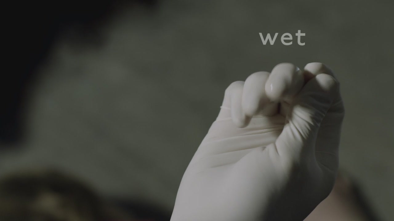 sherlock.1x01.a_study_in_pink.720p_hdtv_x264-fov[21-37-02].JPG