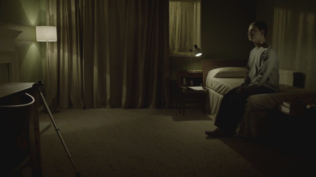 sherlock.1x01.a_study_in_pink.720p_hdtv_x264-fov[21-31-20].JPG