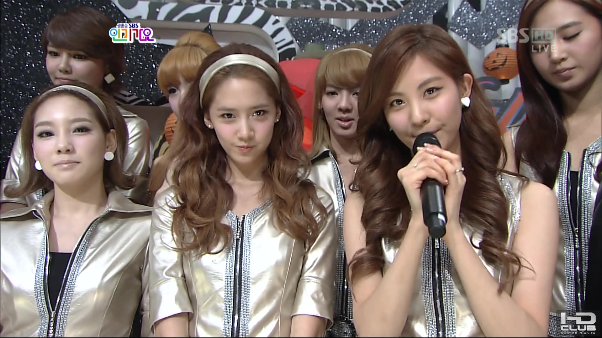 2] 101031 SBS Inkigayo SNSD 少女時代 Interview.tp_01172.jpg