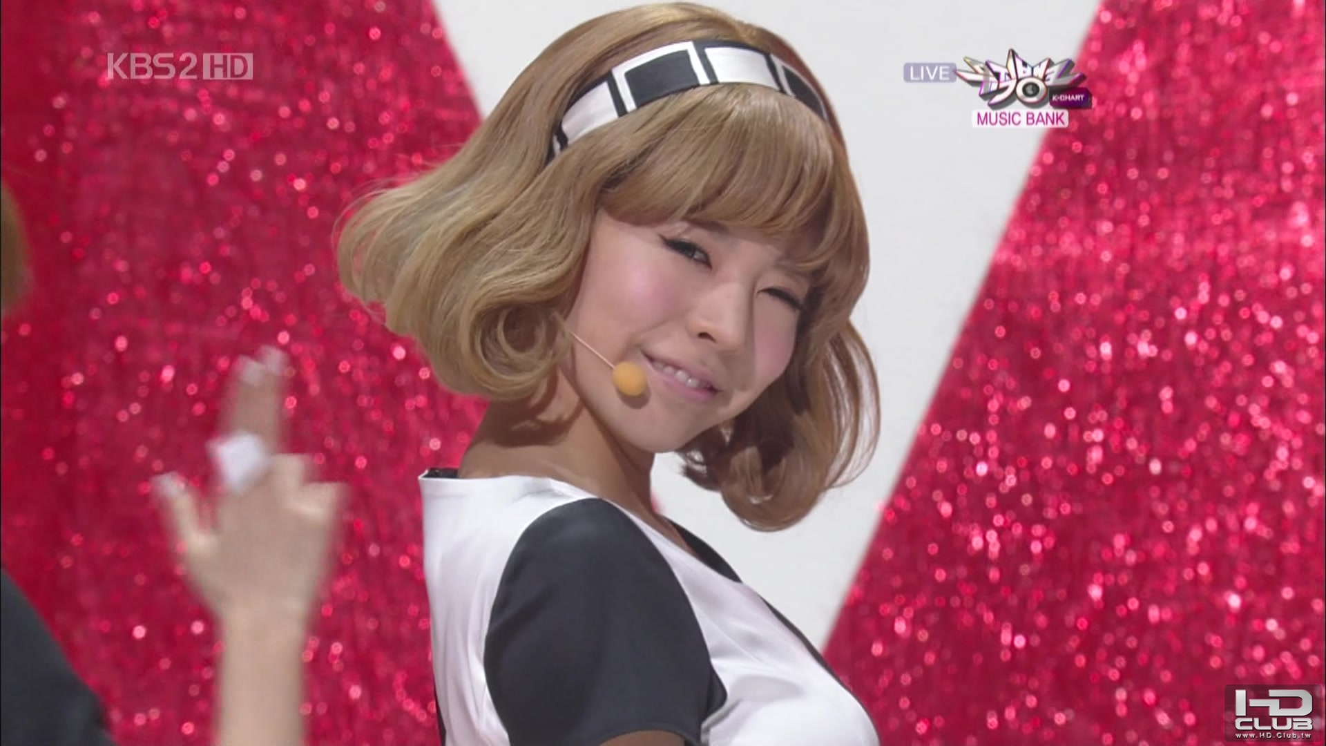 2] 101105 KBS2 Music Bank SNSD 少女時代 - 훗(Hoot) NO.1.tp_02398.jpg