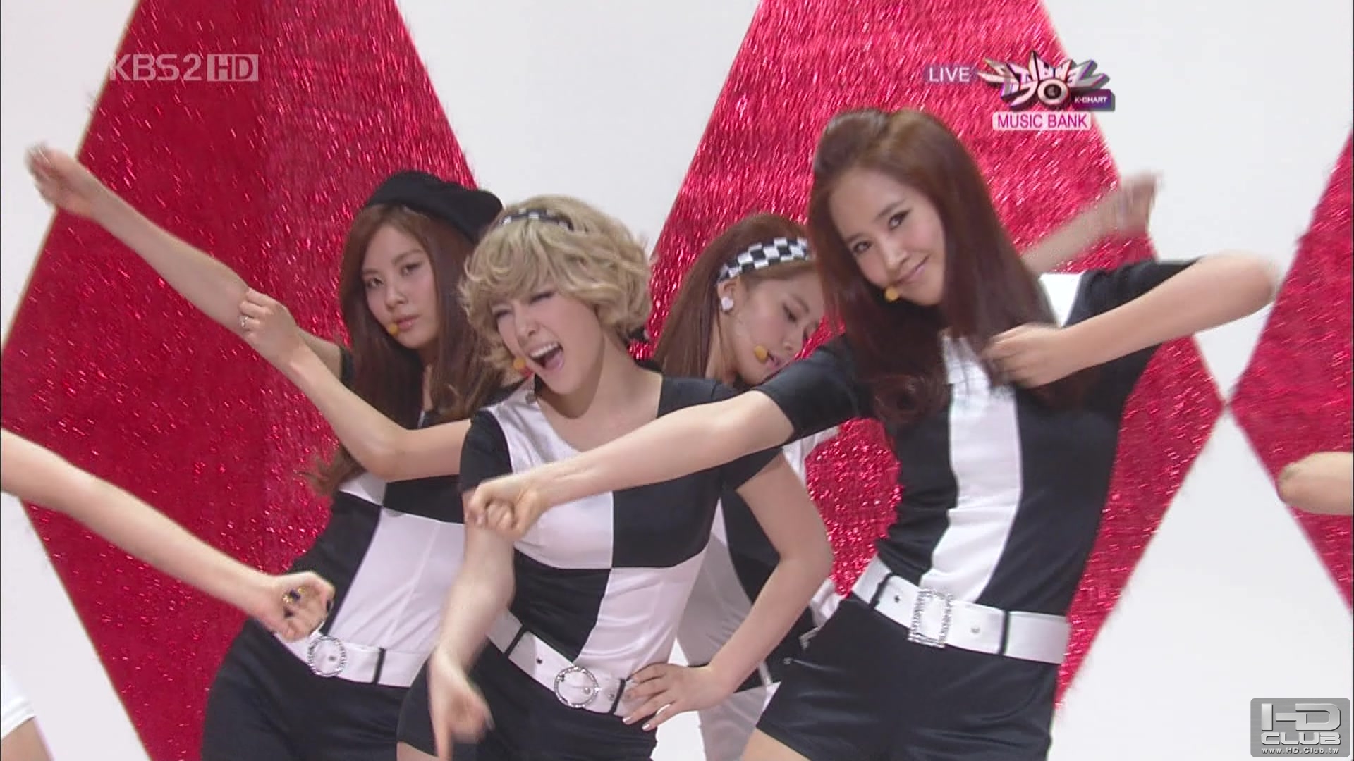 2] 101105 KBS2 Music Bank SNSD 少女時代 - 훗(Hoot) NO.1.tp_03171.jpg