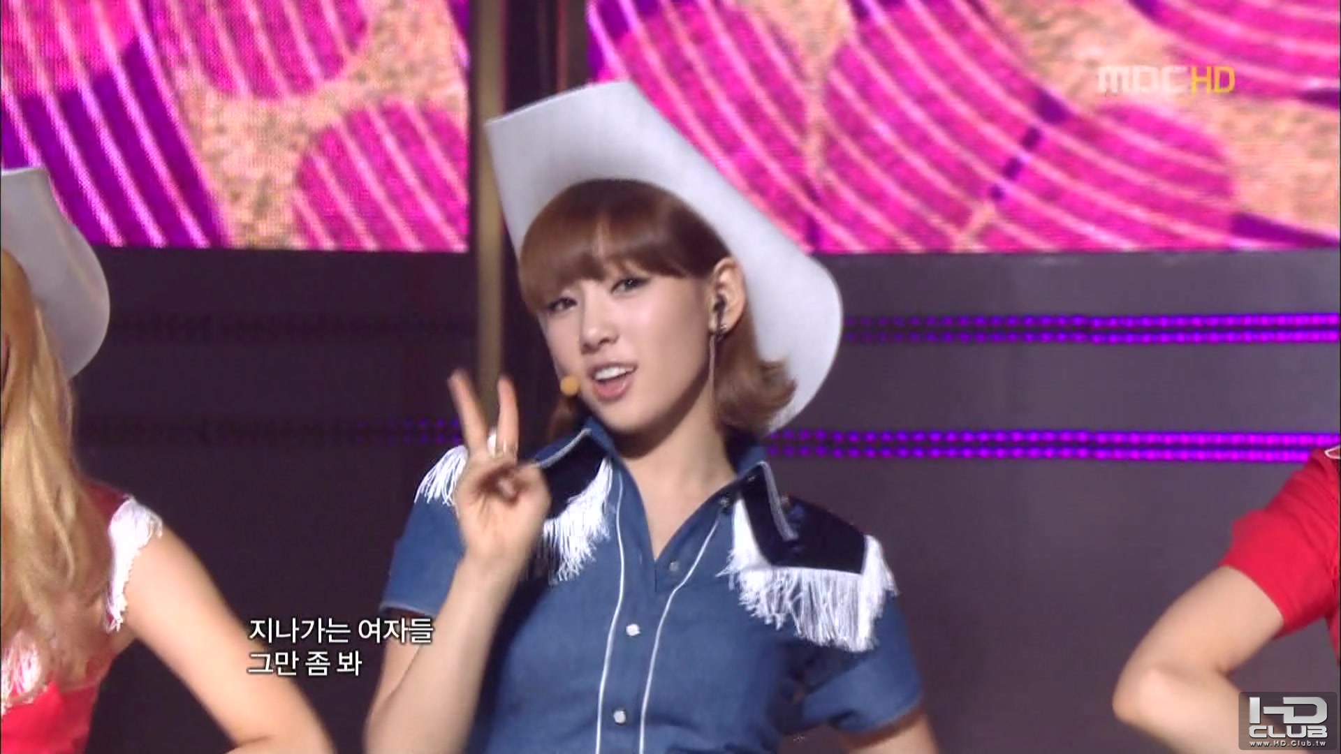 101106 MBC Show! Music Core SNSD 훗(Hoot).tp_00435.jpg