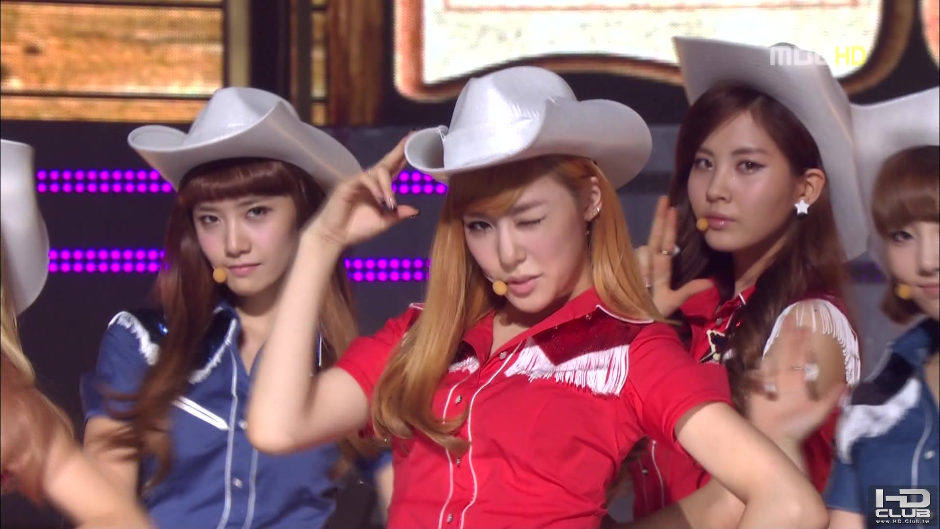 101106 MBC Show! Music Core SNSD 훗(Hoot).tp_00207.jpg