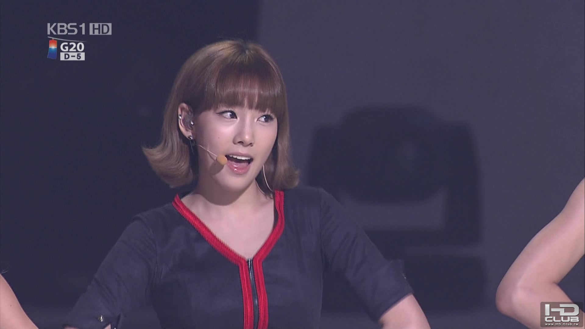 101106 KBS1 G20 Road for Hope Special Concert SNSD 少女時代 - 훗(Hoot).tp_00180.jpg