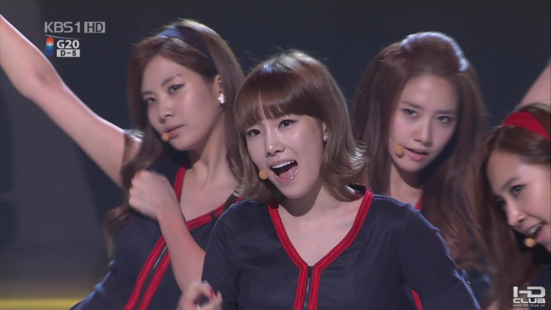 101106 KBS1 G20 Road for Hope Special Concert SNSD 少女時代 - 훗(Hoot).tp_03053.jpg