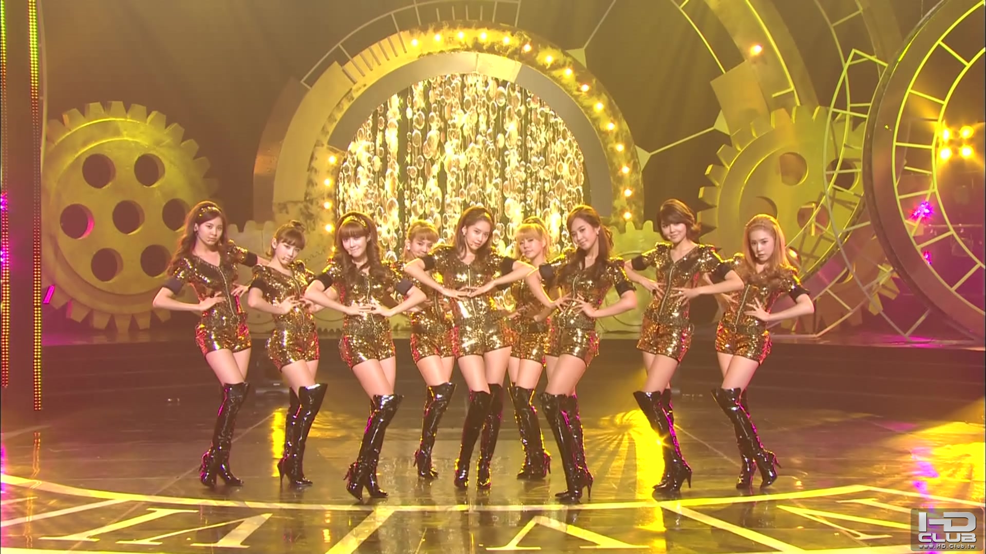 2] 101113 MBC Show! Music Core SNSD - 훗(Hoot).tp_05878.jpg