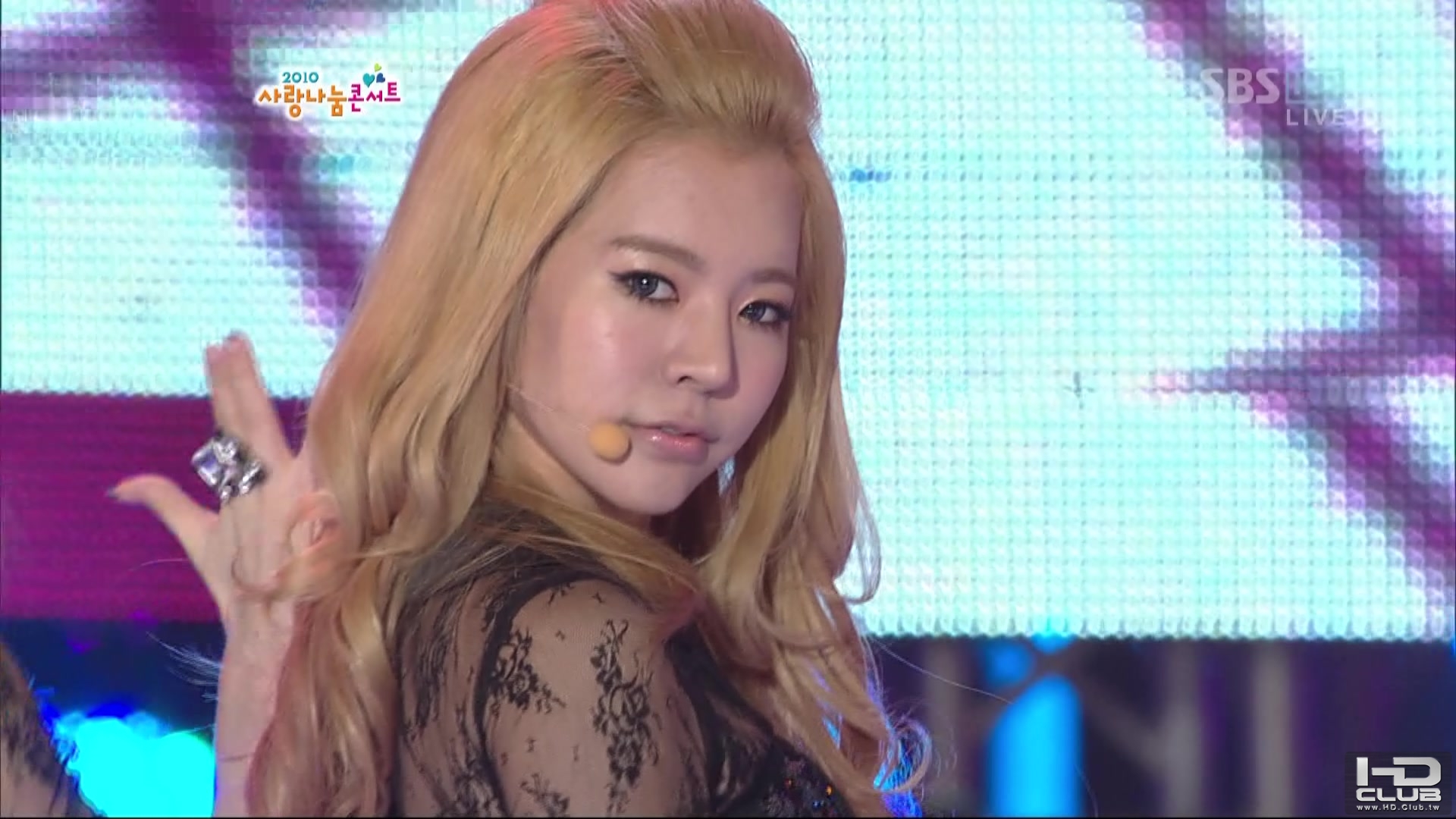 101114 SBS Love Sharing Concert SNSD 少女時代 - 훗(Hoot).tp_02392.jpg