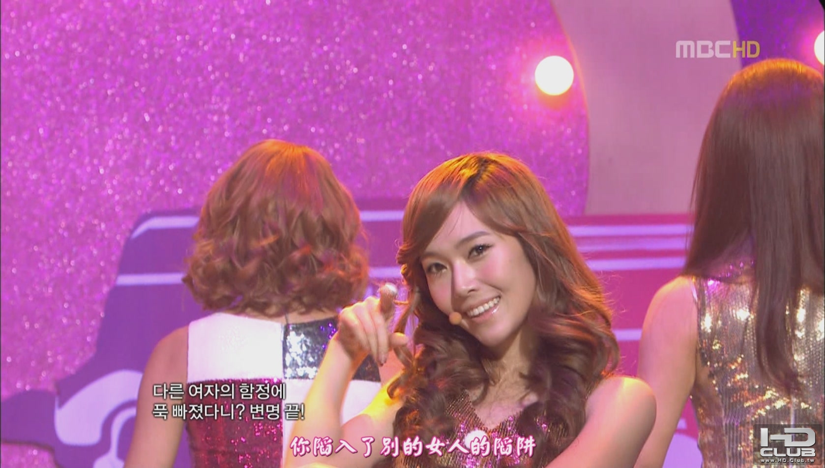 101120 SNSD 少女時代 - Hoot - MBC Music Core JamShil[00-02-04].jpg