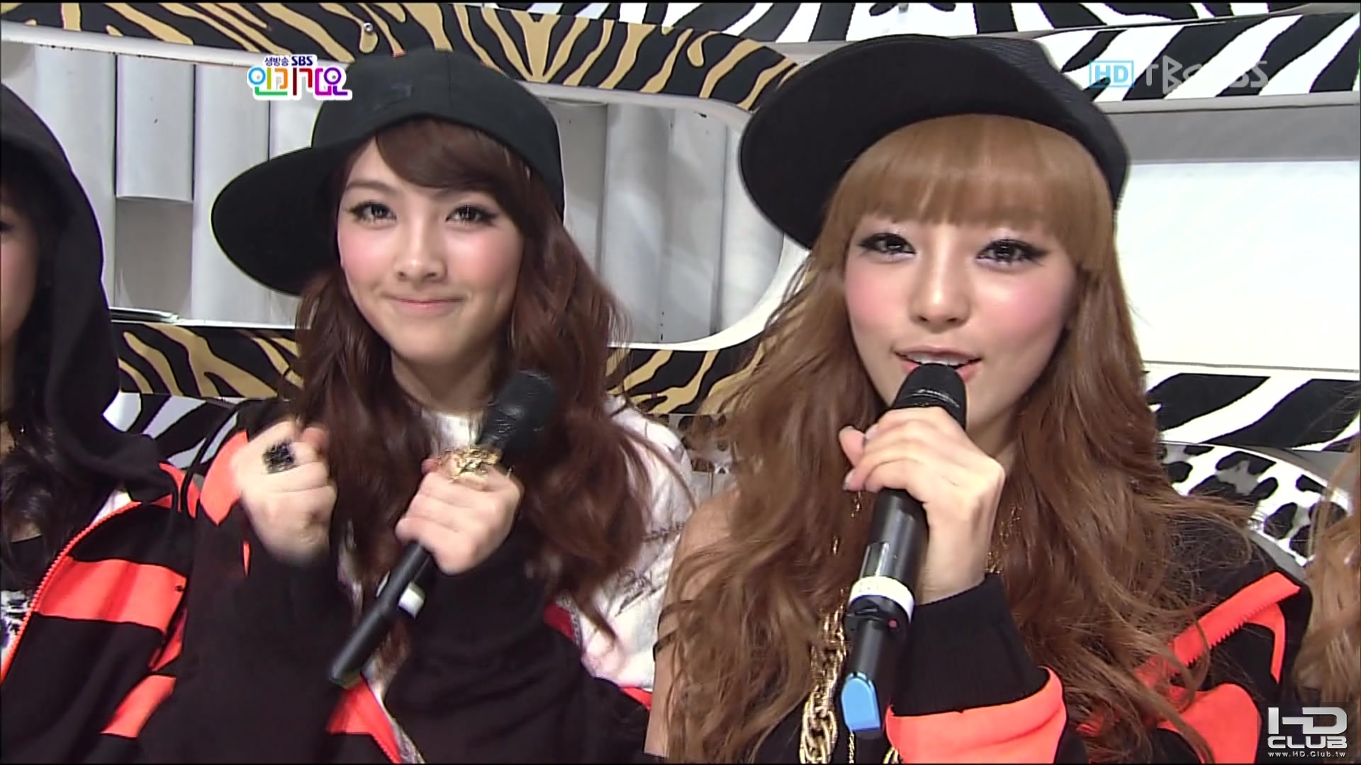 2] 101121 SBS Inkigayo Kara - Burn   Jumping.ts_00107.jpg