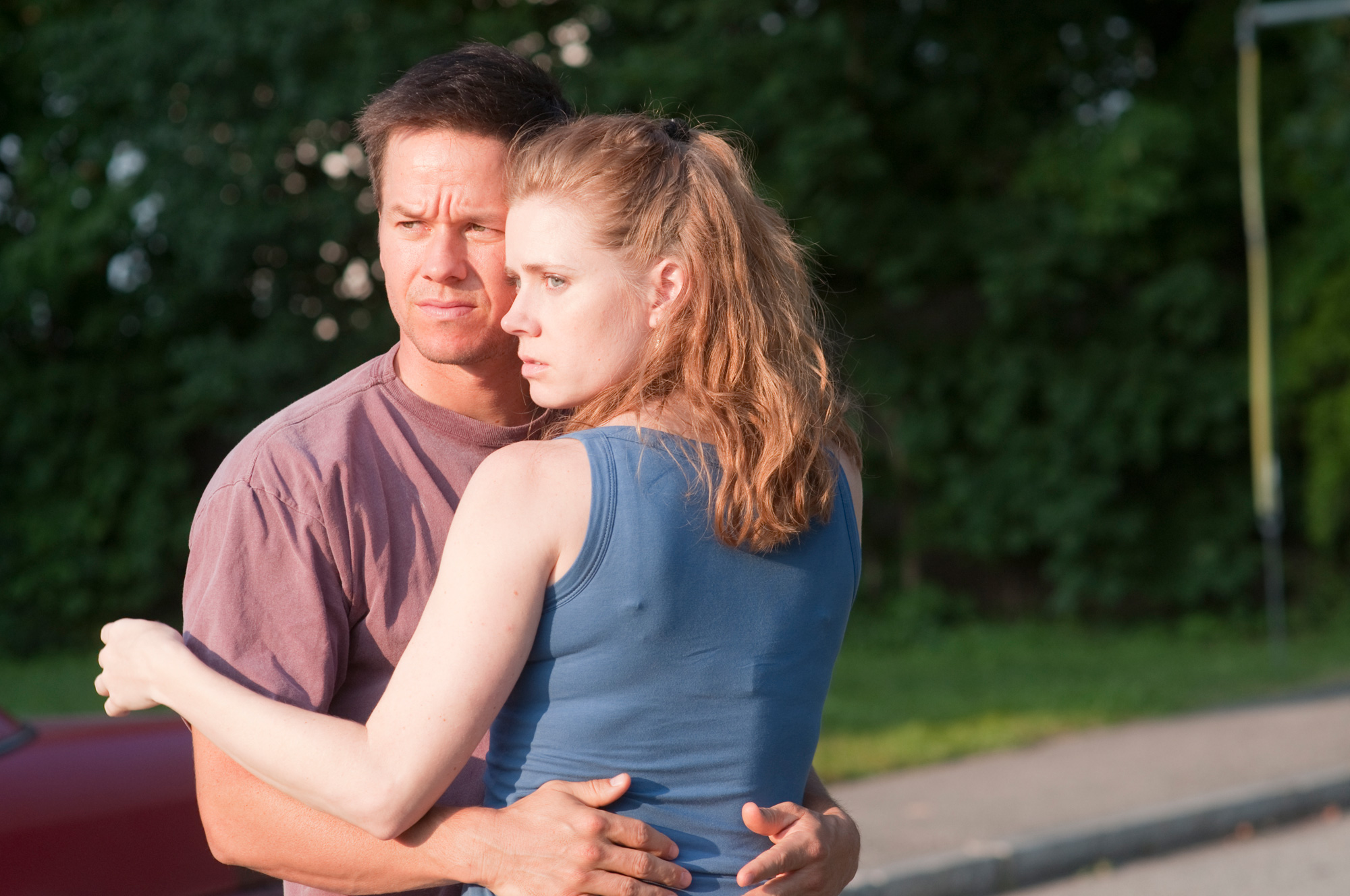 Amy_Adams-_The_Fighter_movie_image_Mark_Wahlberg.jpg