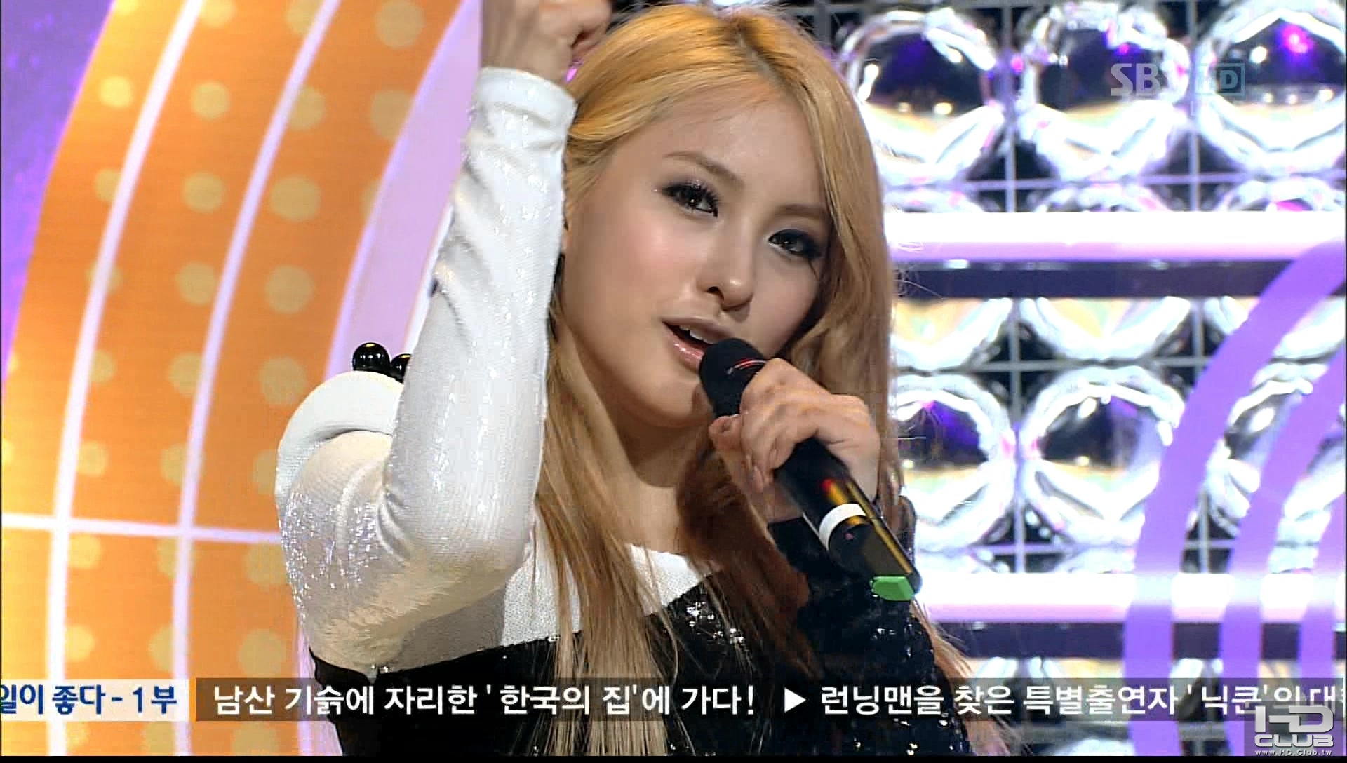 2] 101128 SBS Inkigayo Kara - Jumping.tp_00180.jpg