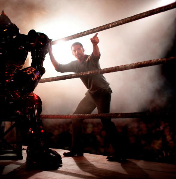Hugh-Jackman-Real-Steel-movie-image-2-590x600.jpg