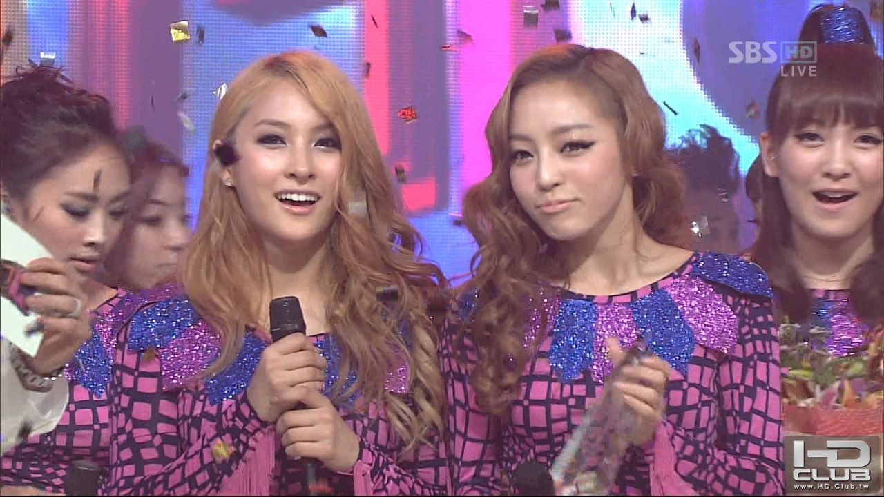 101212 SBS Inkigayo Kara - Jumping   No.1.jpg