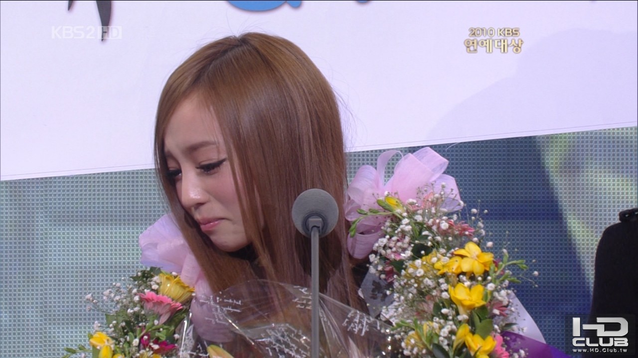 101225 KBS2 演藝大賞 優秀女子綜藝節目MC獎 - Hara受獎.jpg