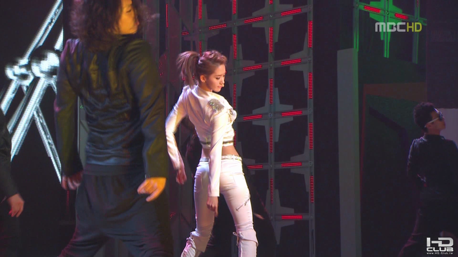 [jiasiyu]101231.MBC 歌谣大祭典.允儿. My Name[(001166)12-36-35].JPG