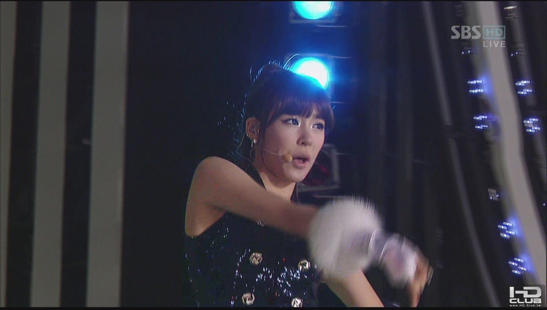 [jiasiyu]101229 . SBS 歌谣大战 . 少女时代- Snowy Wish  Hoot[(010994)12-39-23].JPG