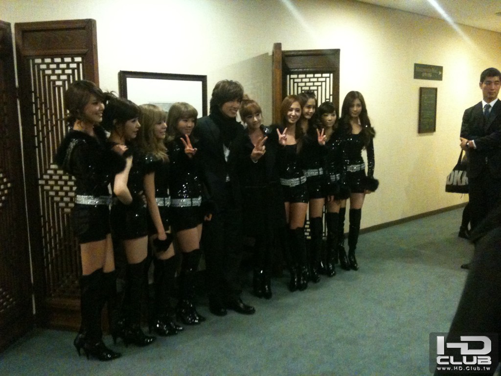 0120首爾亞洲模特兒頒獎 言承旭和SNSD合照.jpg