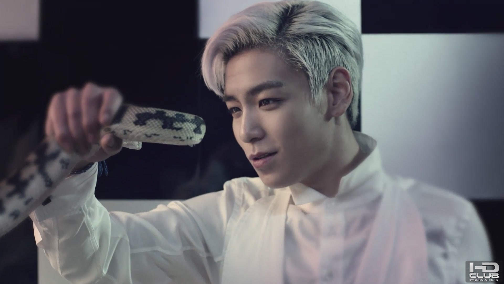 GD&amp;TOP - Baby Good Night MV (1080p)[(000055)12-15-34].JPG