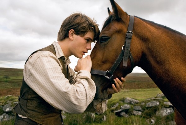 war-horse-movie-image-jeremy-irvine-01-600x403.jpg