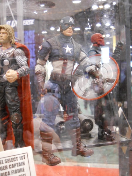 c2e2-captain-america-the-first-avenger-toy-image-450x600.jpg