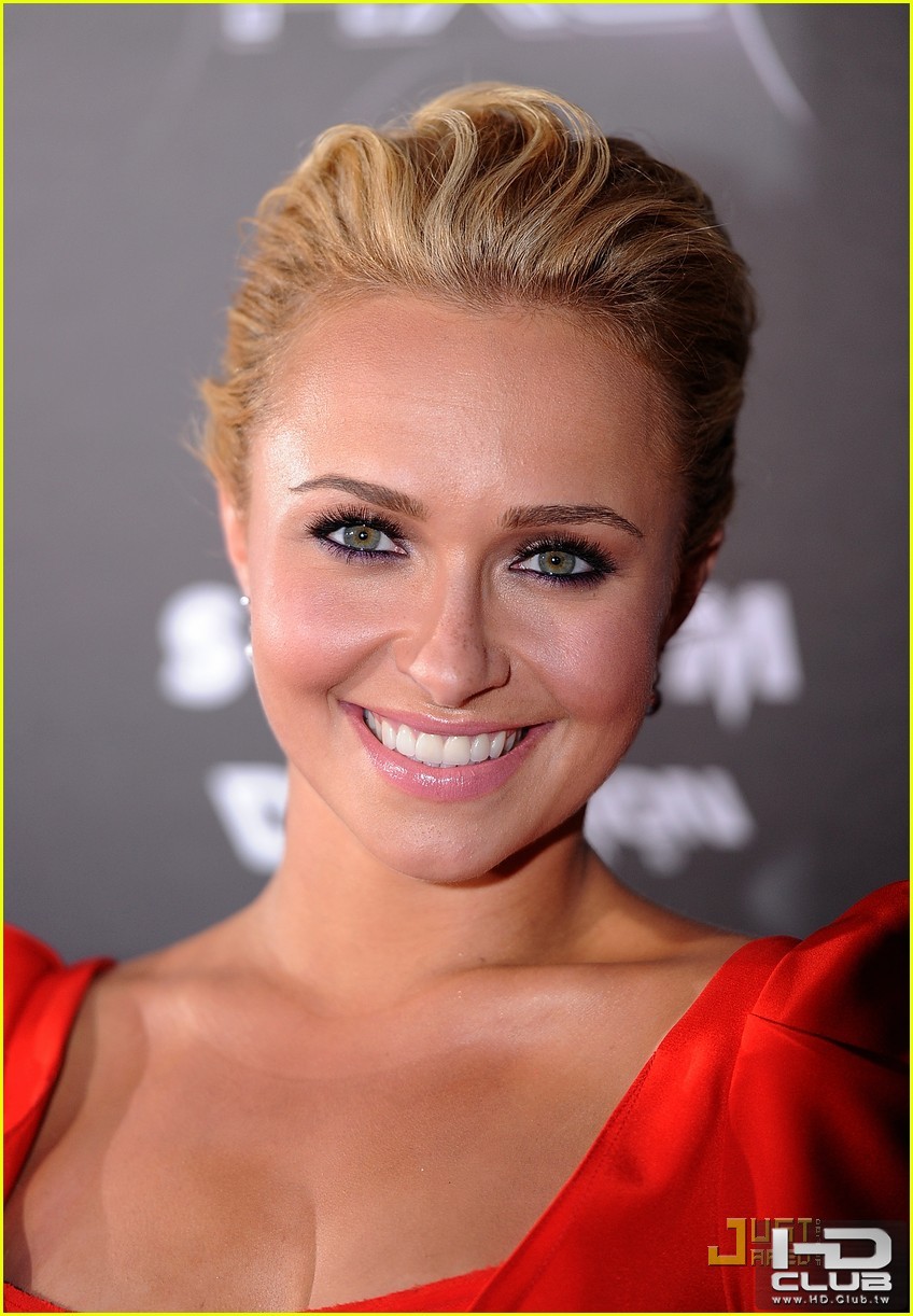 hayden-panettiere-scream-4-premiere-04.jpg