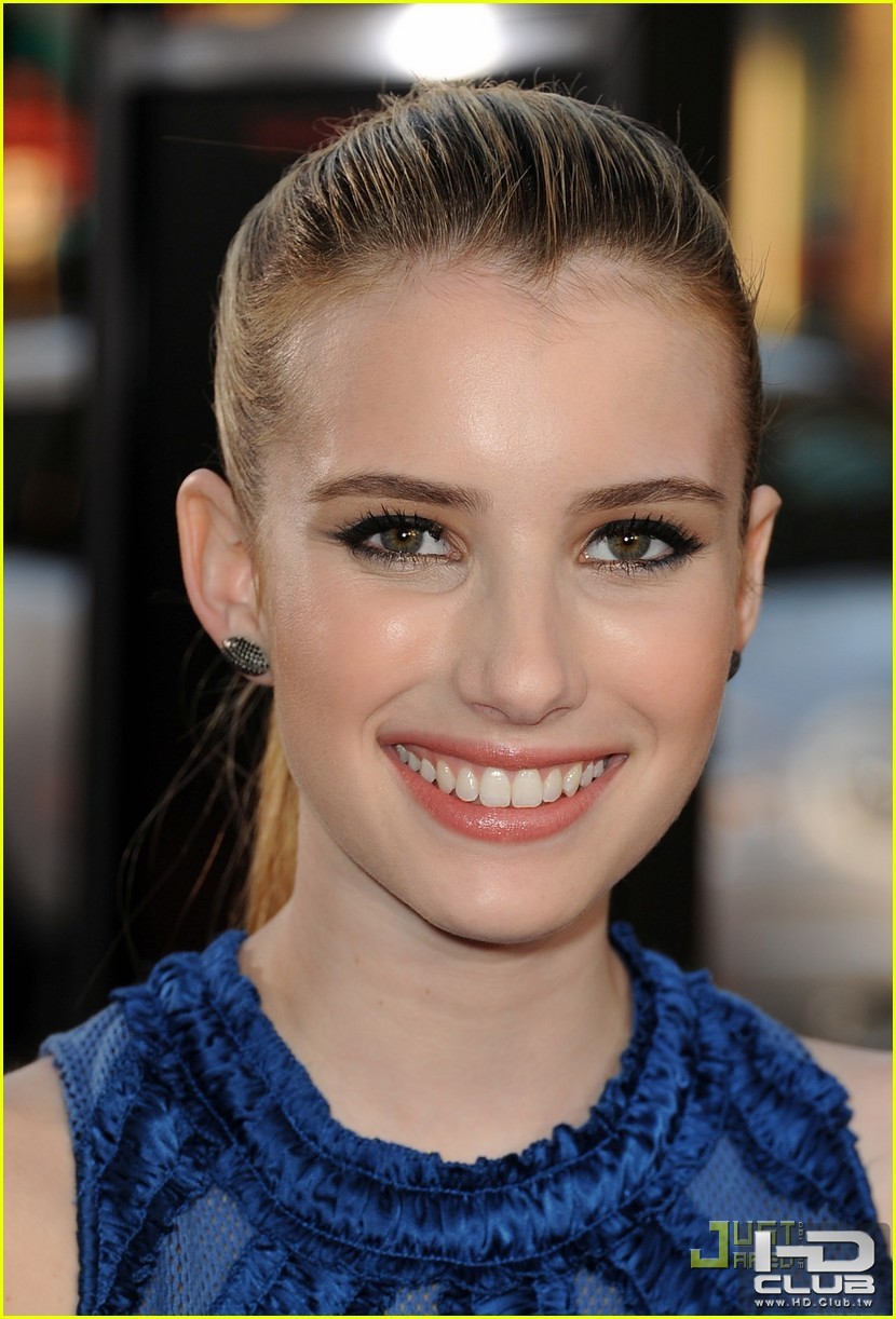 emma-roberts-scream-4-premiere-02.jpg