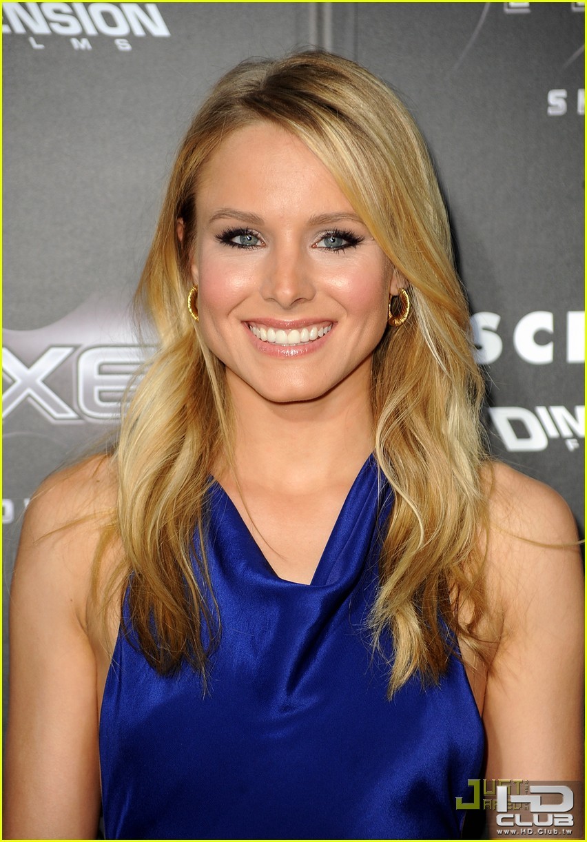 kristen-bell-anna-paquin-scream-4-premiere-02.jpg