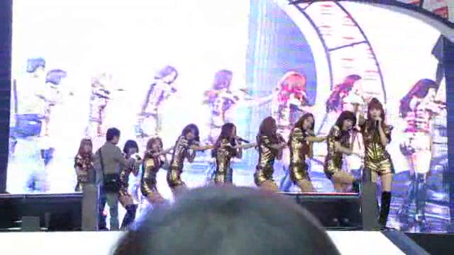 소시 태연이 납치영상 110417 롯데월드-1.JPG