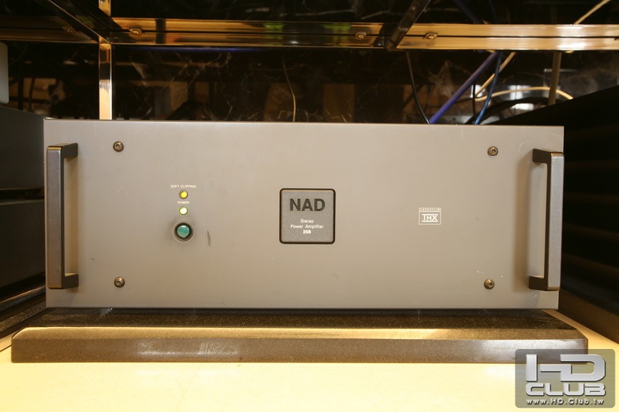 推中置喇叭的後級用之前留下來的NAD 208THX