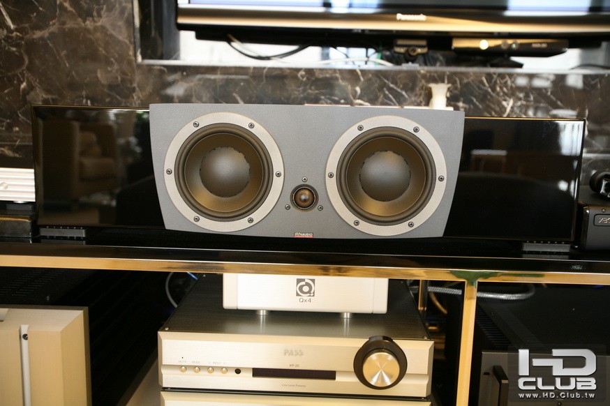 中置喇叭是Dynaudio Contour SC X