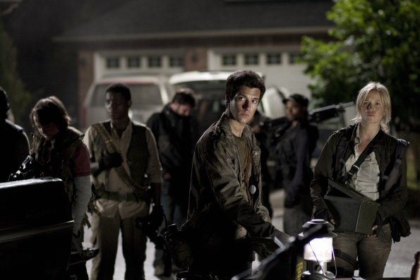 Falling Skies_101_8_Drew Roy Jessy Schram_PHKen Woroner_18776_002_0456_R_595.jpg