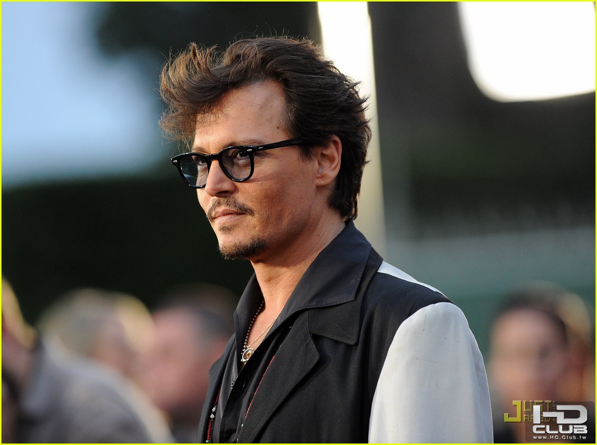 johnny-depp-pirates-premiere-03.jpg