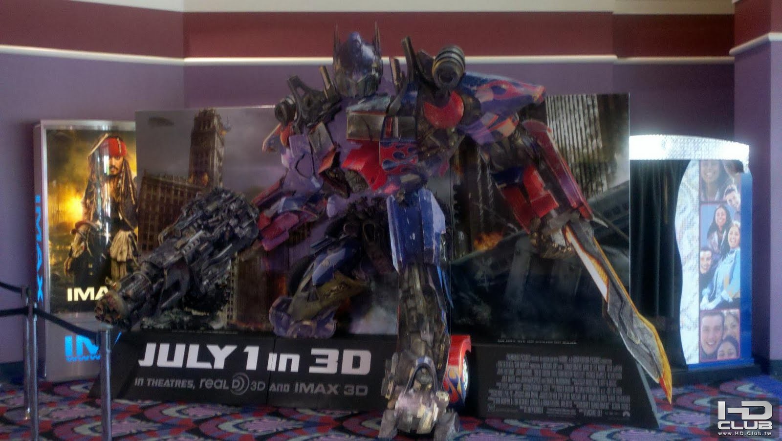 TF3OptimusTheatreDisplay.jpg