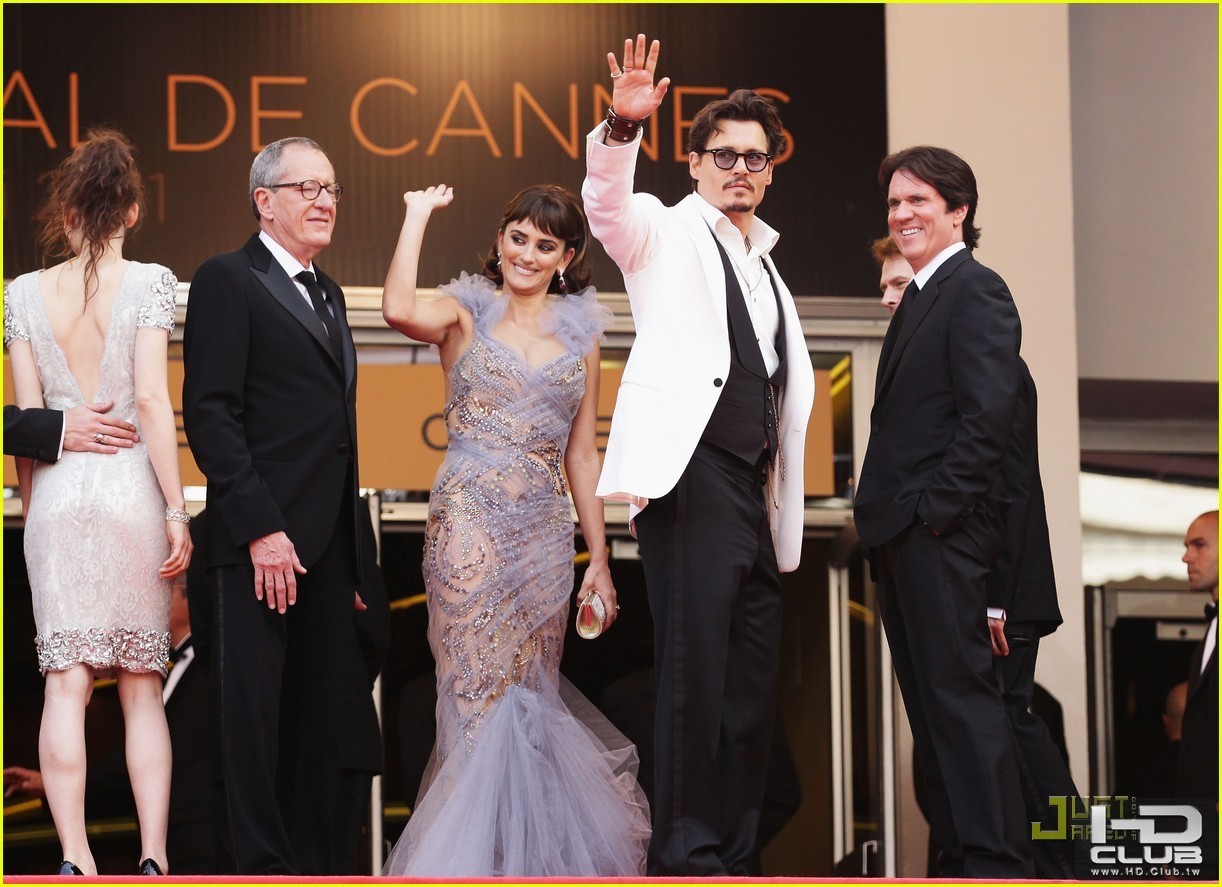 penelope-cruz-johnny-depp-pirates-premiere-cannes-27.jpg