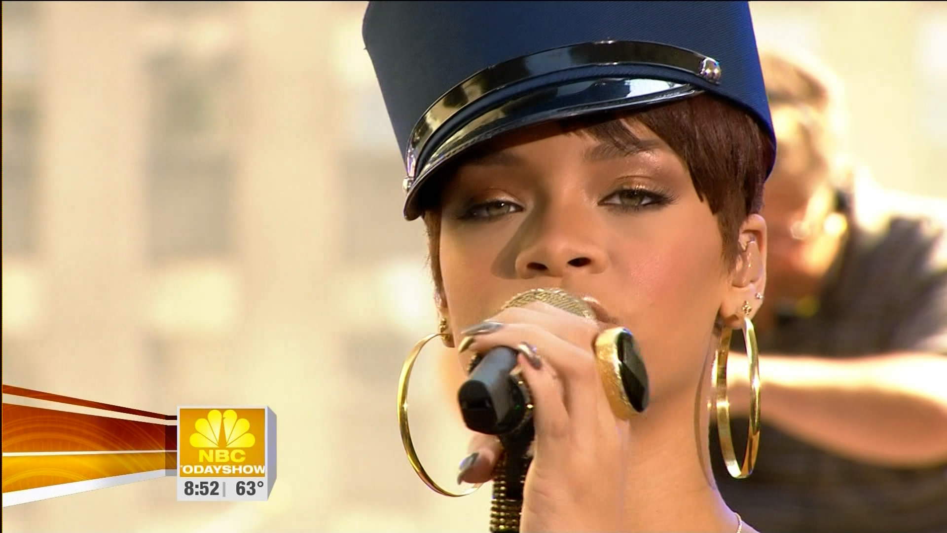 Rihanna - Don\'t Stop The Music Live (Today Show HD).ts_snapshot.jpg
