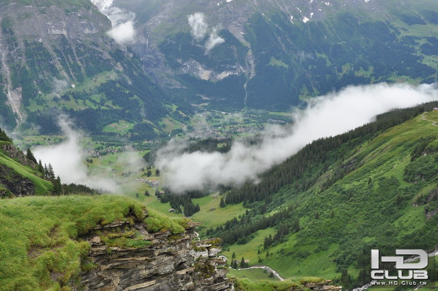 沿途風光之二，從山上俯瞰Grindelwald。