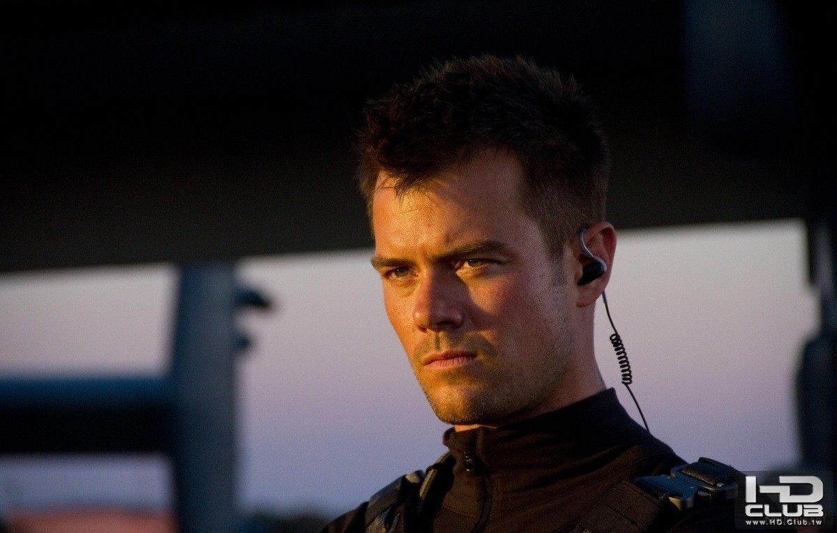 Transformers-3-Dark-of-the-Moon-William-Lennox-Josh-Duhamel_1306780024.jpg