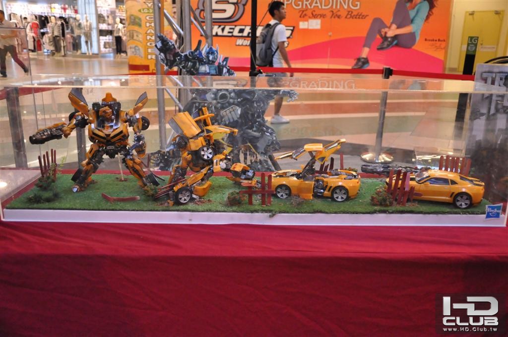 Chevrolet-Transformers-3-Roadshow-17.jpg