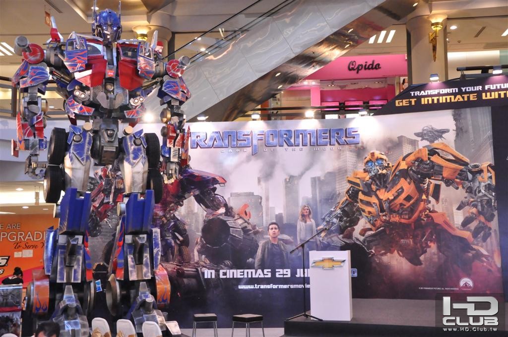 Chevrolet-Transformers-3-Roadshow-04.jpg