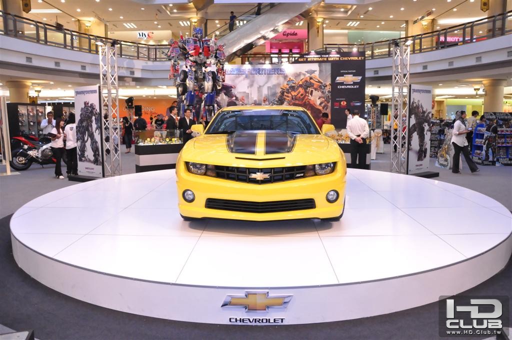 Chevrolet-Transformers-3-Roadshow-02.jpg