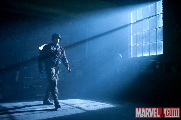 chris-evans-captain-america-movie-image-2-600x399.jpg