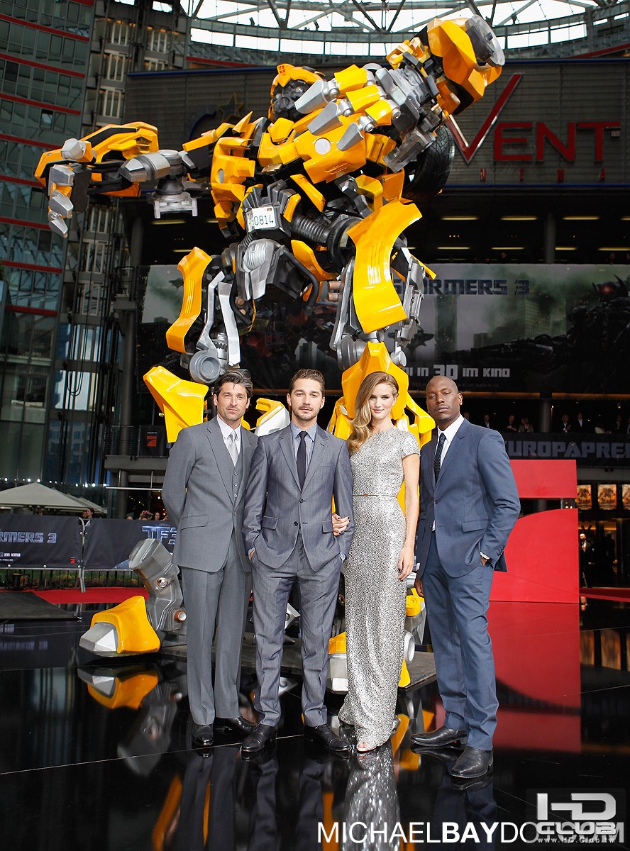 116656739SG095_Transformers.jpg