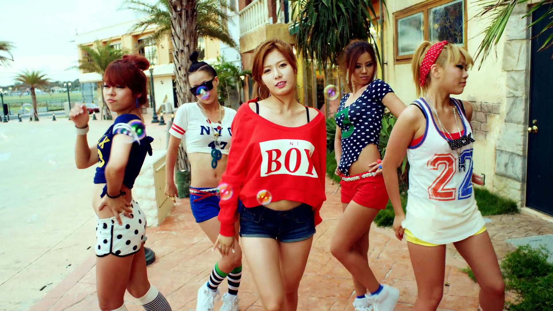 HyunA - Bubble Pop! (Melon HD).mp4_20110706_030218.171.jpg