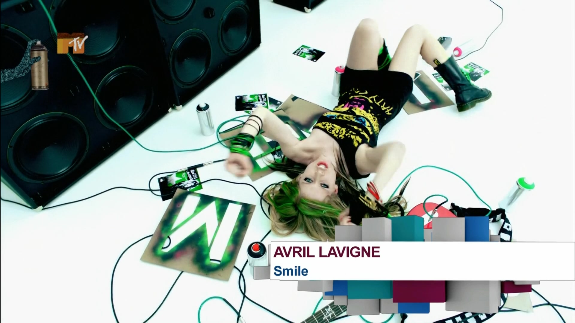 Avril Lavigne - Smile.ts.12.ts_20110720_195226.484.jpg