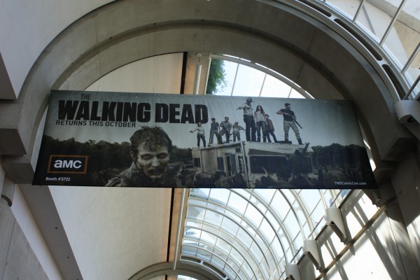 the_walking_dead_poster_comiccon-600x400.jpg