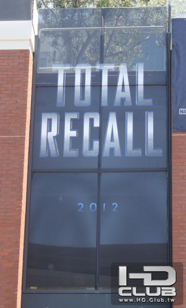 total-recall-comic-con-poster-363x600.jpg