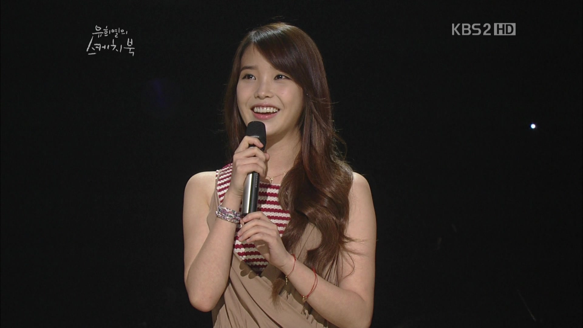 IU - 산염기 110723 KBS2 柳熙烈的速寫本.ts_20110723_111710.jpg