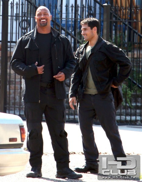 dwayne-johnson-dj-cotrona-gi-joe-2-set-image-467x600.jpg