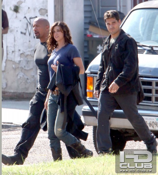 dwayne-johnson-adrianne-palicki-dj-cotrona-gi-joe-2-set-image-542x600.jpg